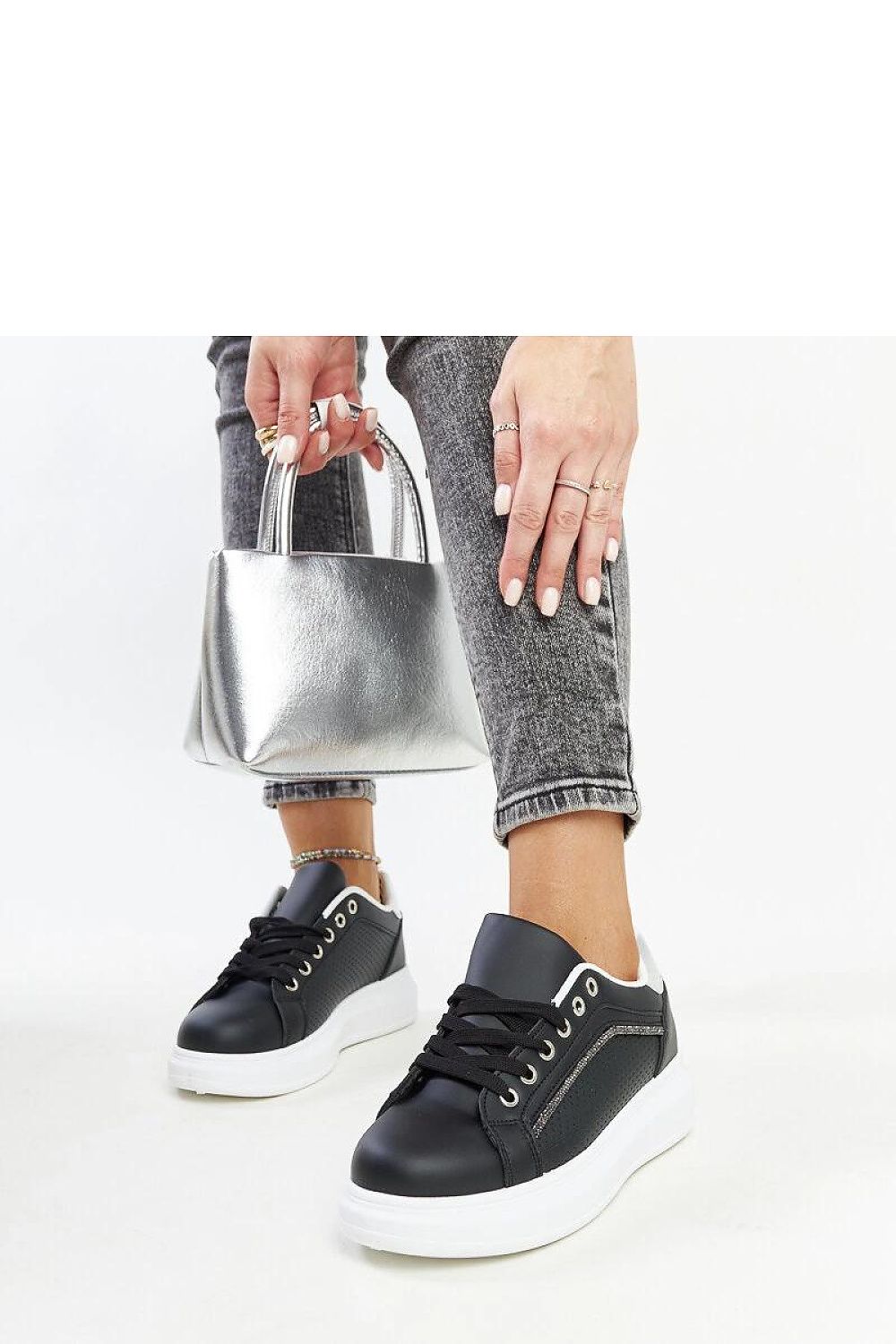   Czarne sneakersy z ozdobnymi cyrkoniami Perica - Solea 