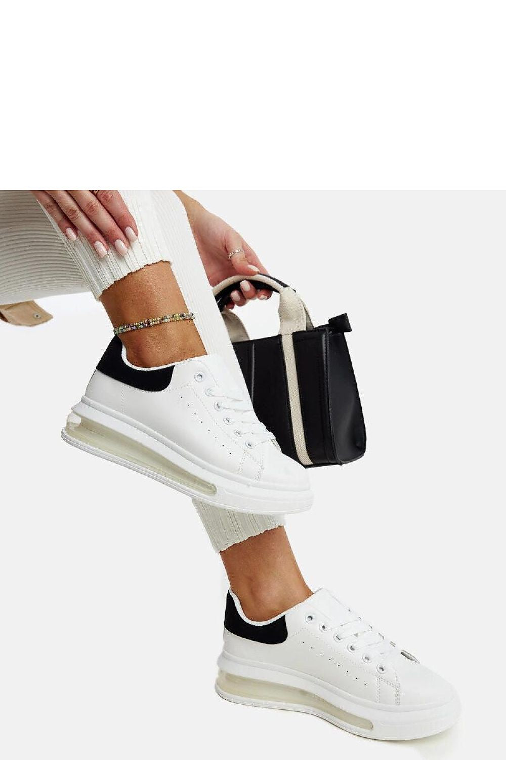   Białe sneakersy na wysokiej podeszwie Zrina - Solea 