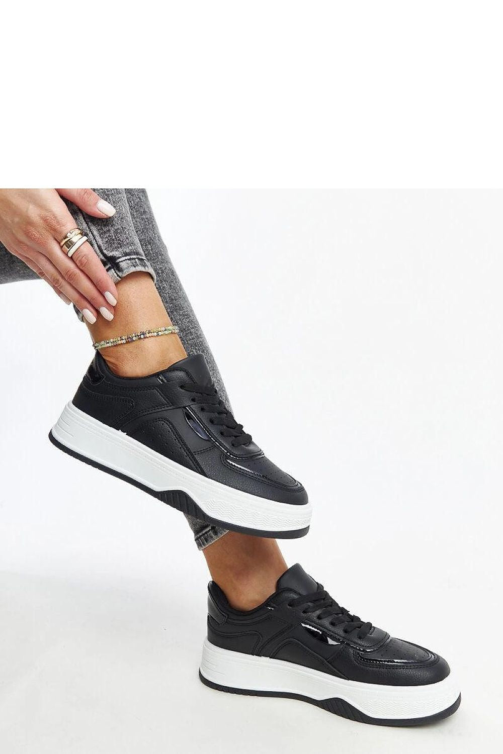   Czarne sneakersy na grubszej podeszwie Intisa - Solea 