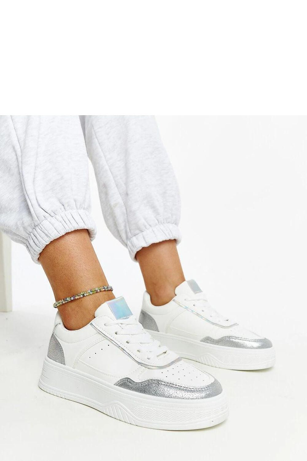   Biało-srebrne sneakersy na grubszej podeszwie Rumai - Solea 