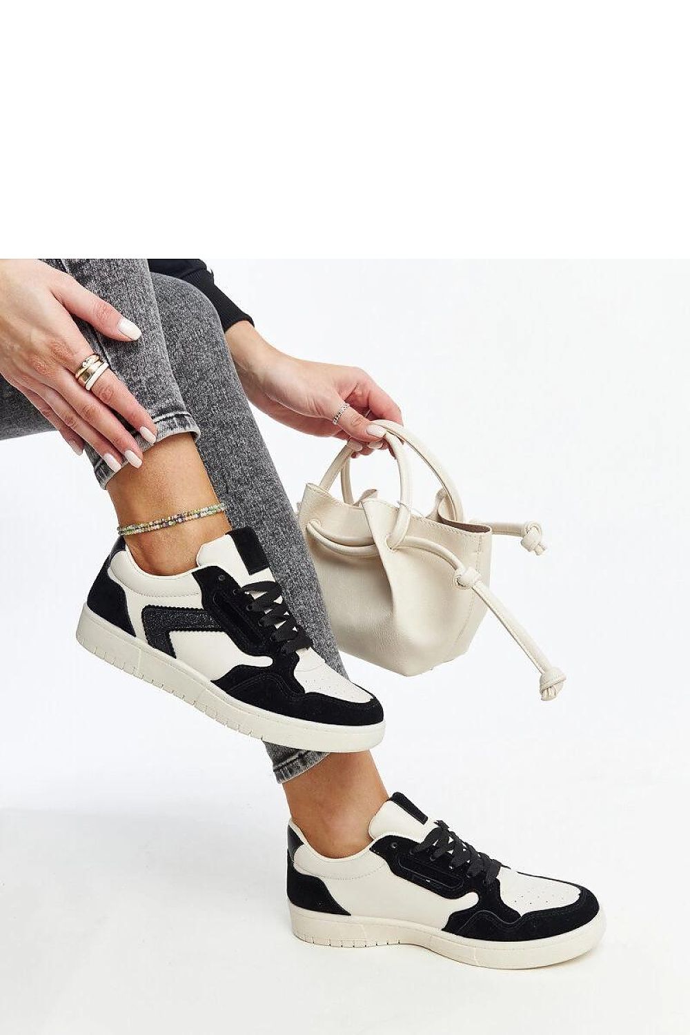   Biało-czarne sneakersy z brokatem Juwan - Solea 