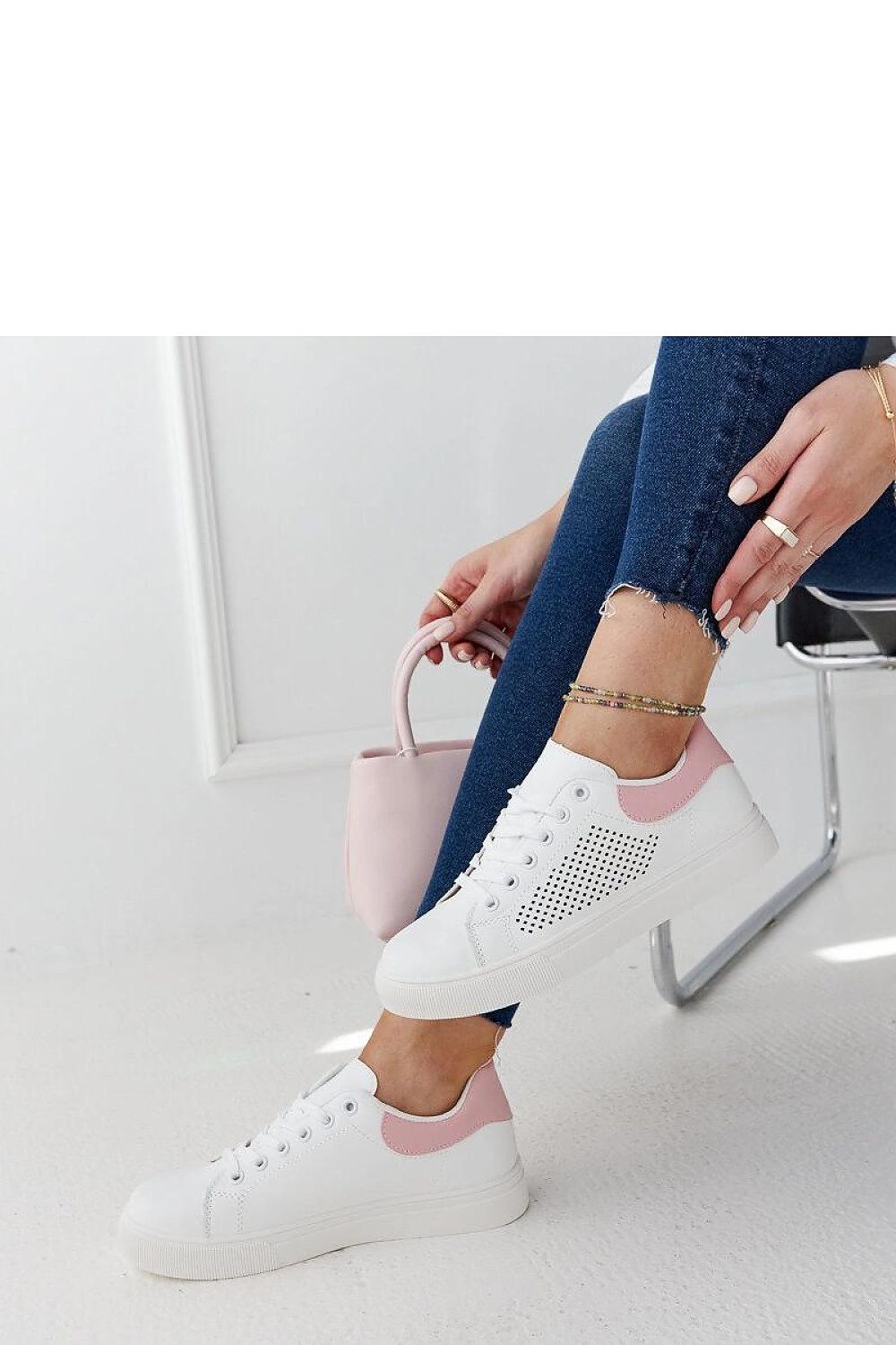   Biało-różowe ażurowe sneakersy Semhar - Solea 