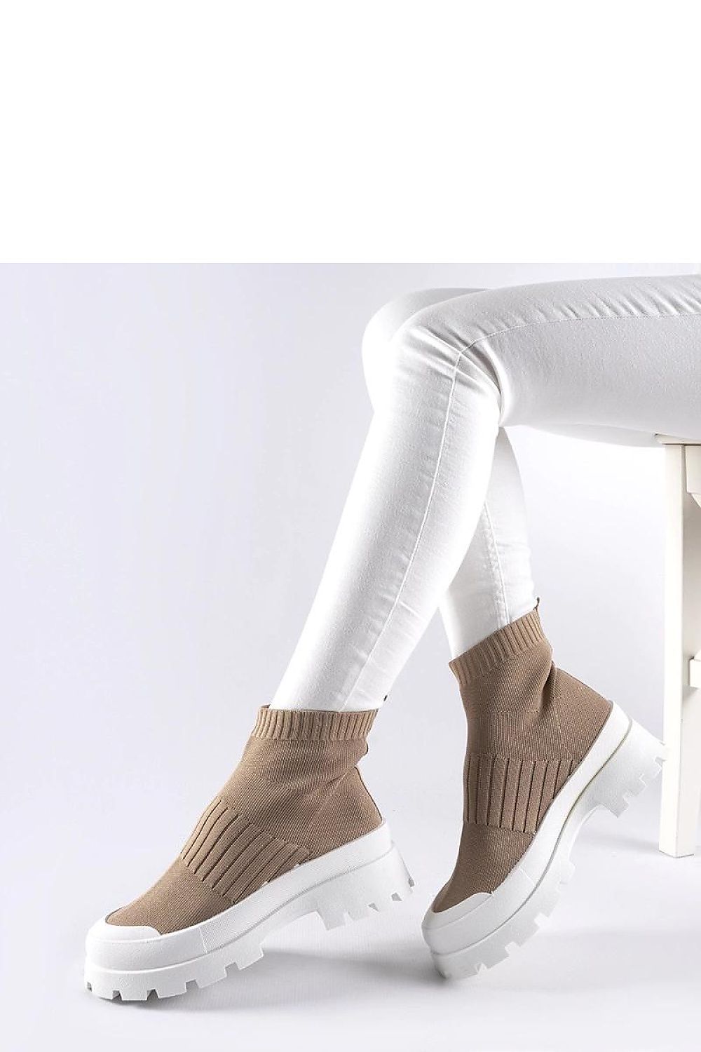   Brązowe sneakersy z elastyczną cholewką Varden - Solea 
