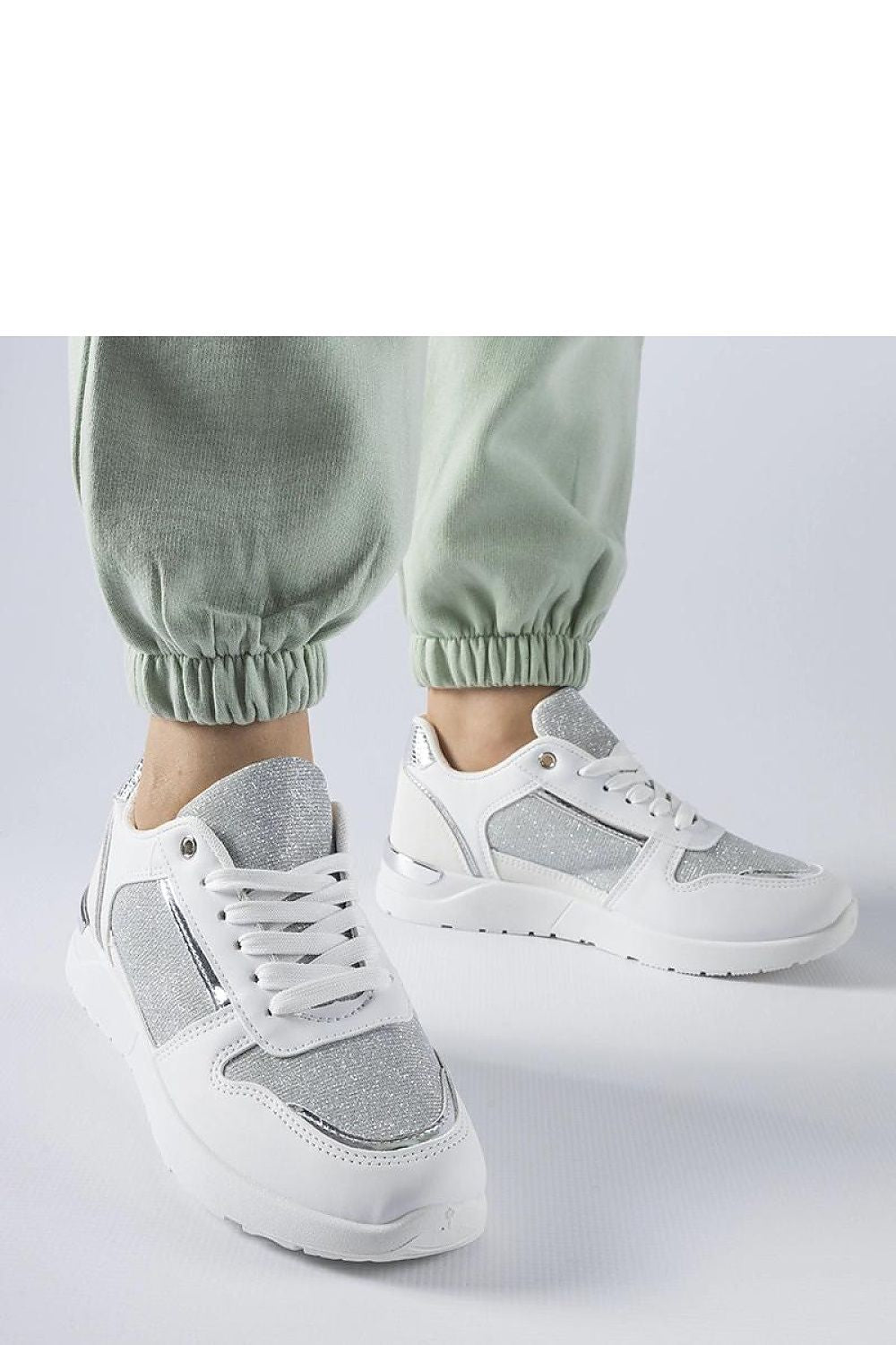   Białe sneakersy z ozdobną nitką Facondo - Solea 
