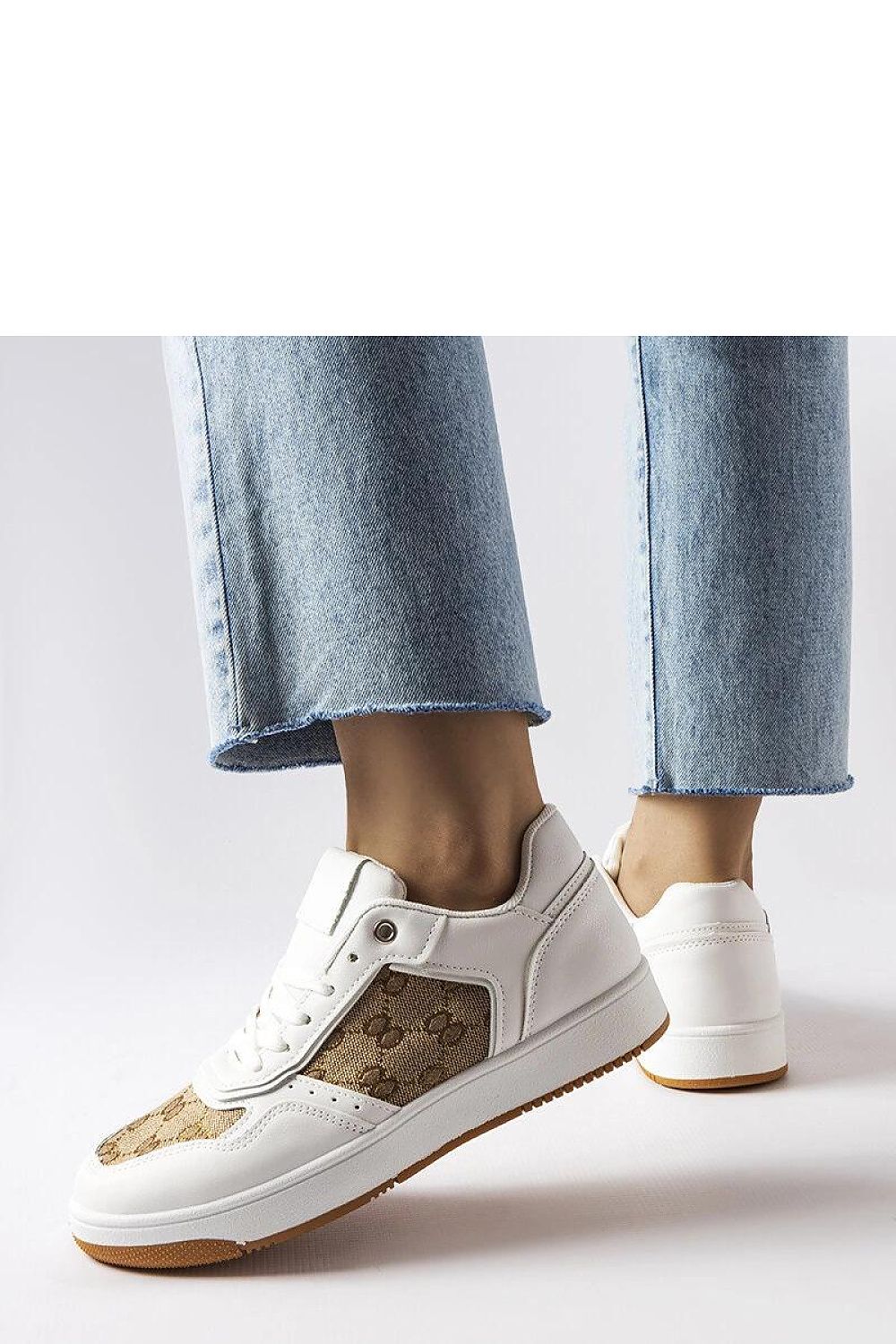   Białe sneakersy zdobione monogramem Isidora - Solea 