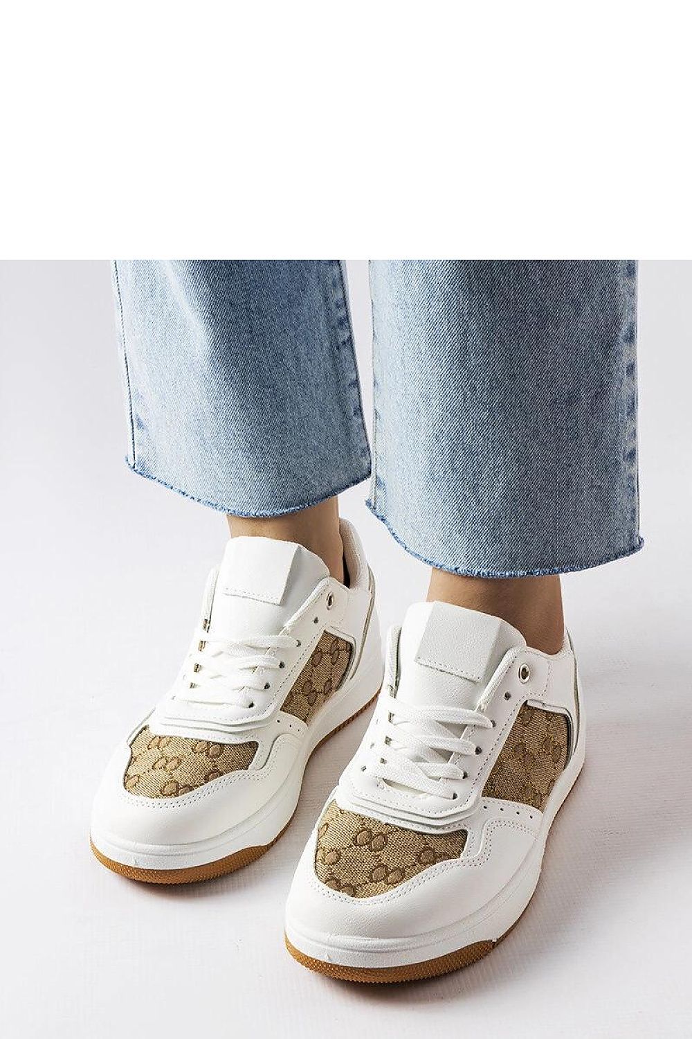   Białe sneakersy zdobione monogramem Isidora - Solea 