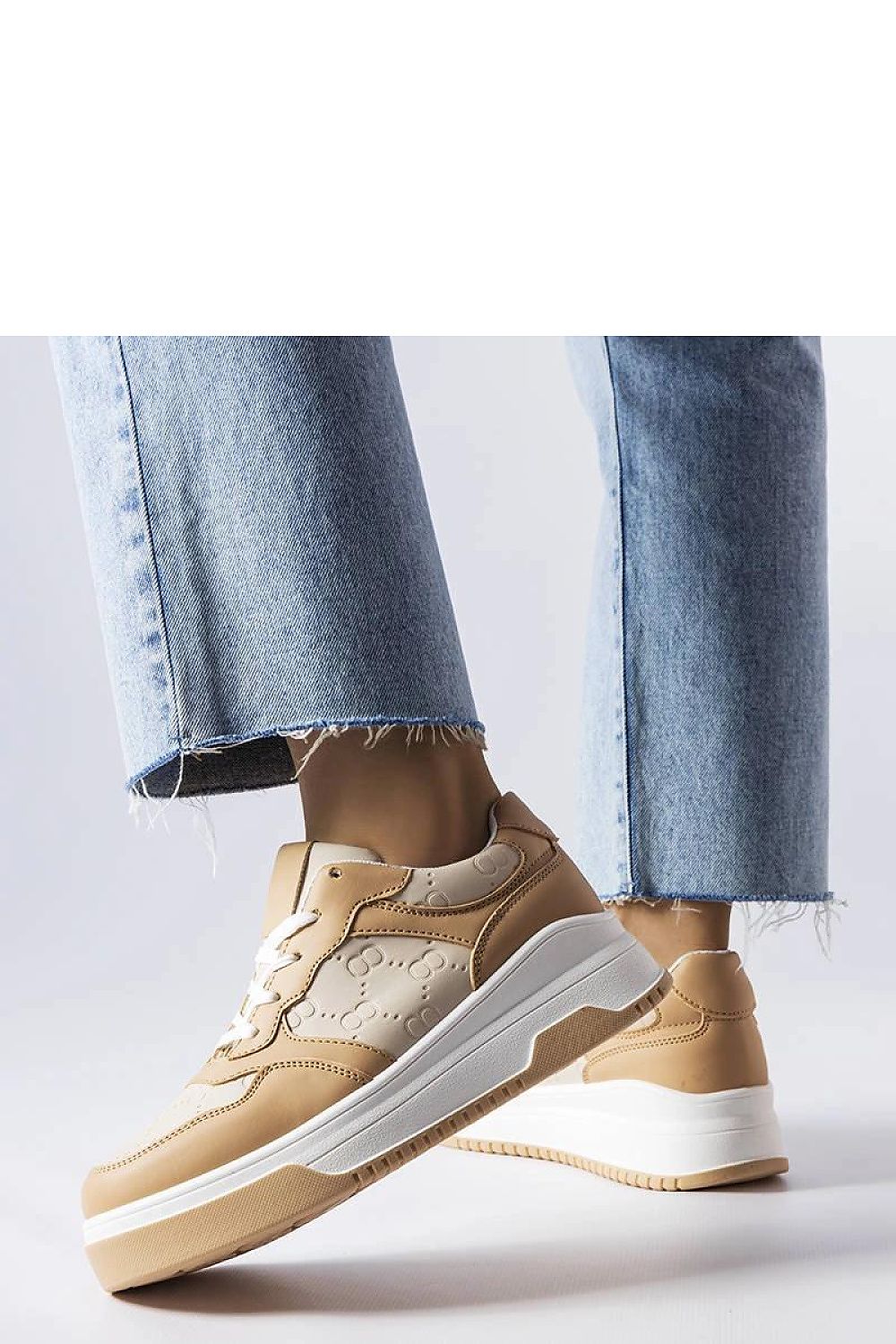   Beżowe sneakersy zdobione tłoczeniem Paré - Solea 