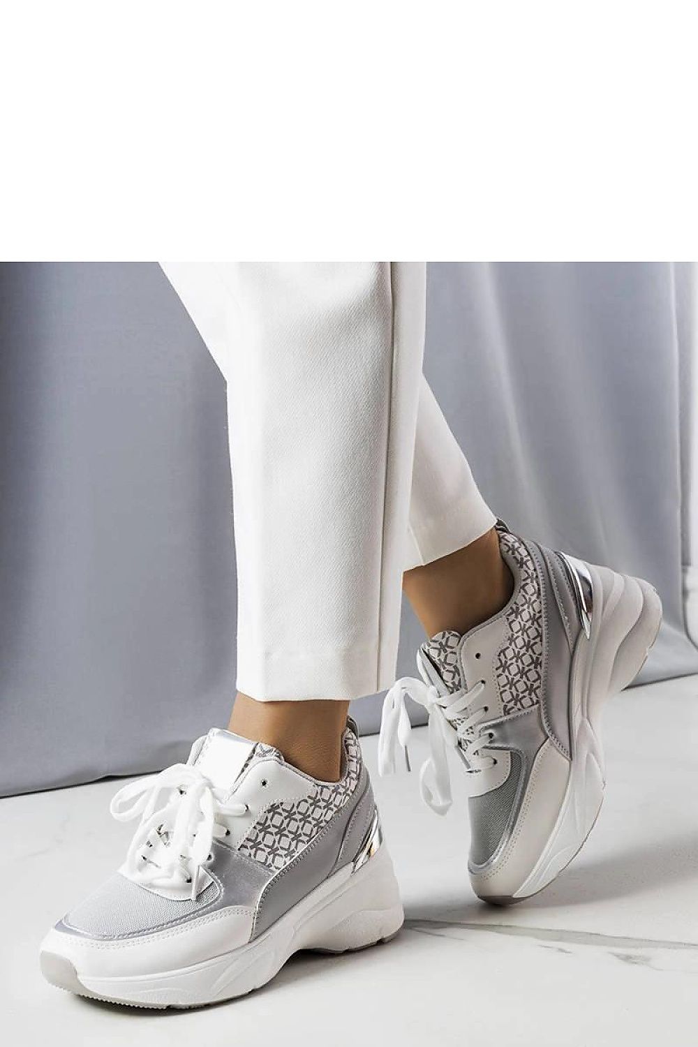   Szary sneakersy zdobione monogramem Lora - Solea 