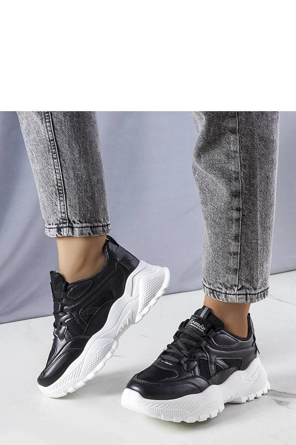  Czarne sneakersy na masywnej podeszwie Lorene - Solea 