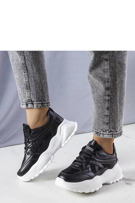   Czarne sneakersy na masywnej podeszwie Lorene - Solea 