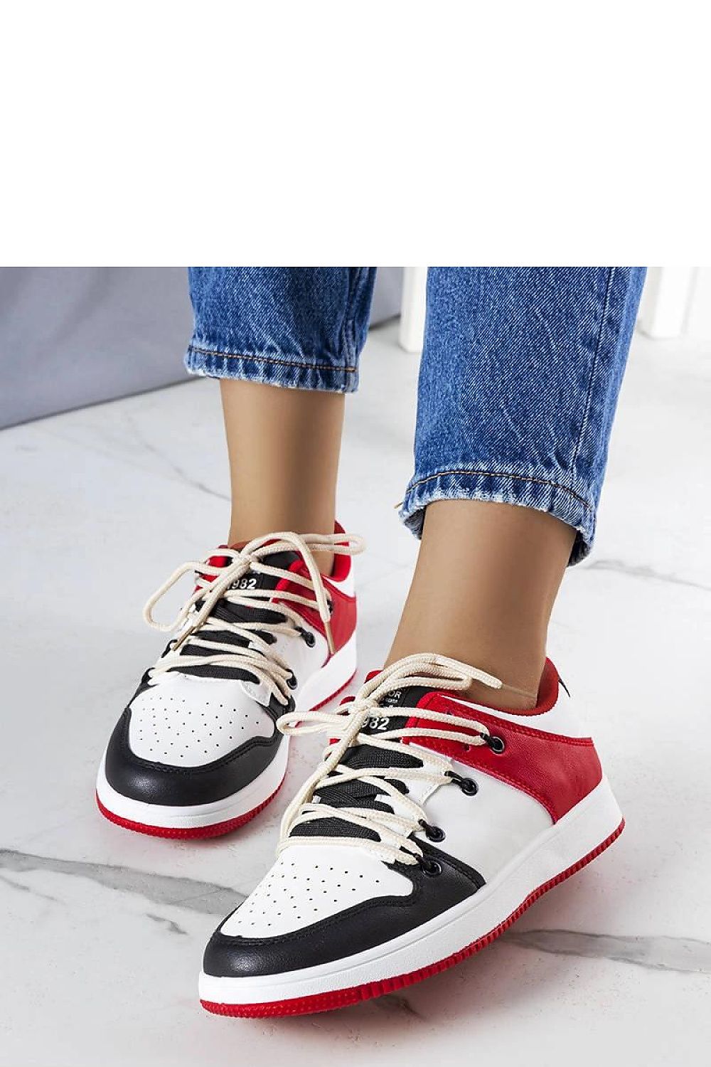   Czarno-czerwone retro sneakersy Shari - Solea 