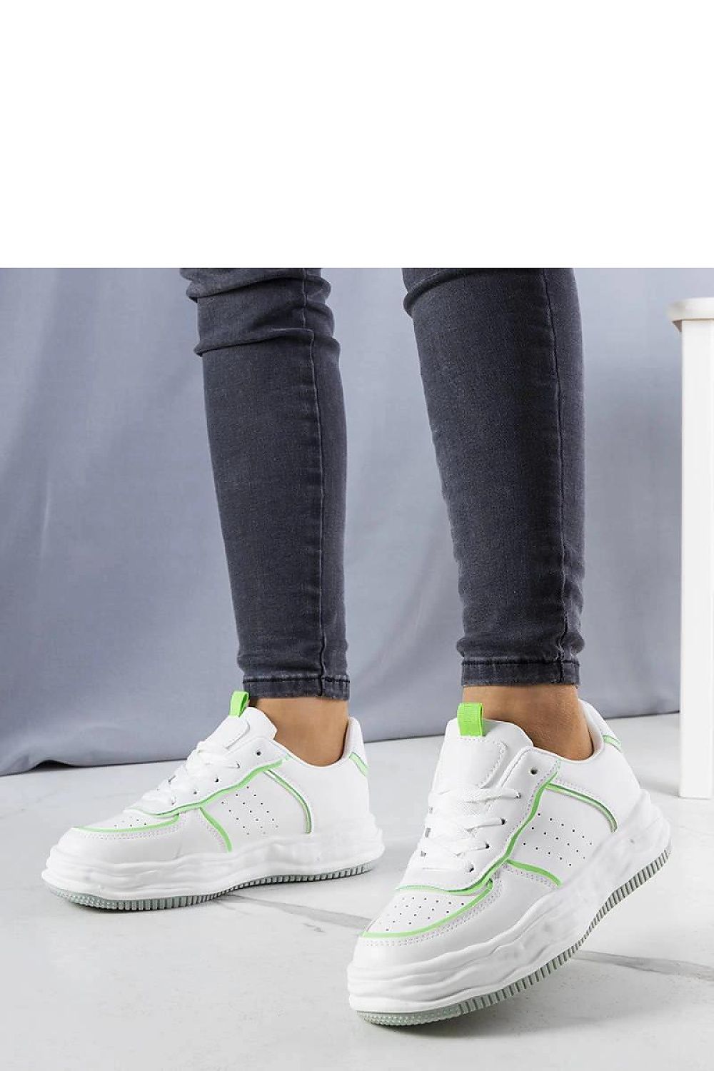   Białe sneakersy z zielonymi wstawkami Nettie - Solea 