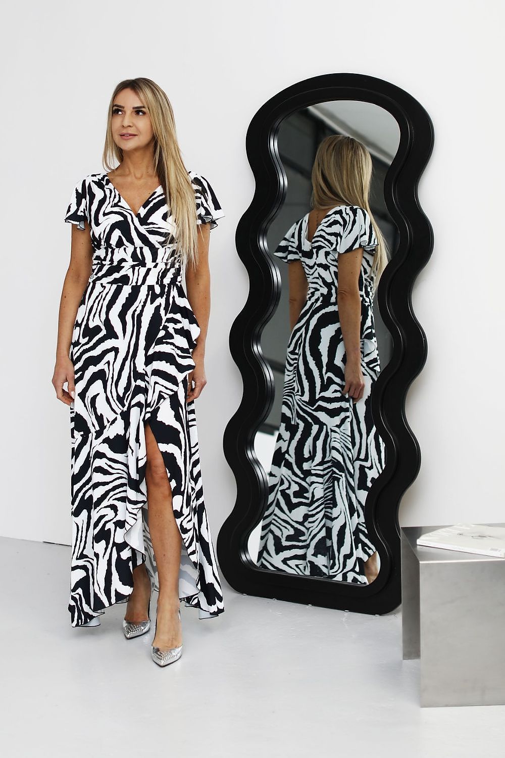  Sukienka Model Soe Zebra - Jersa 