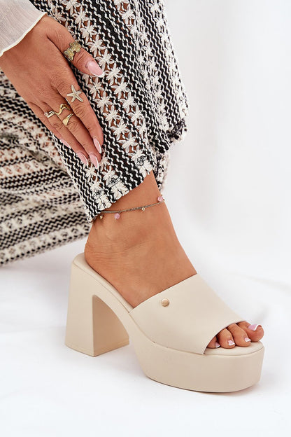  Sandał Klapki Model Tamirella 218-2 Light Beige - Step in style 