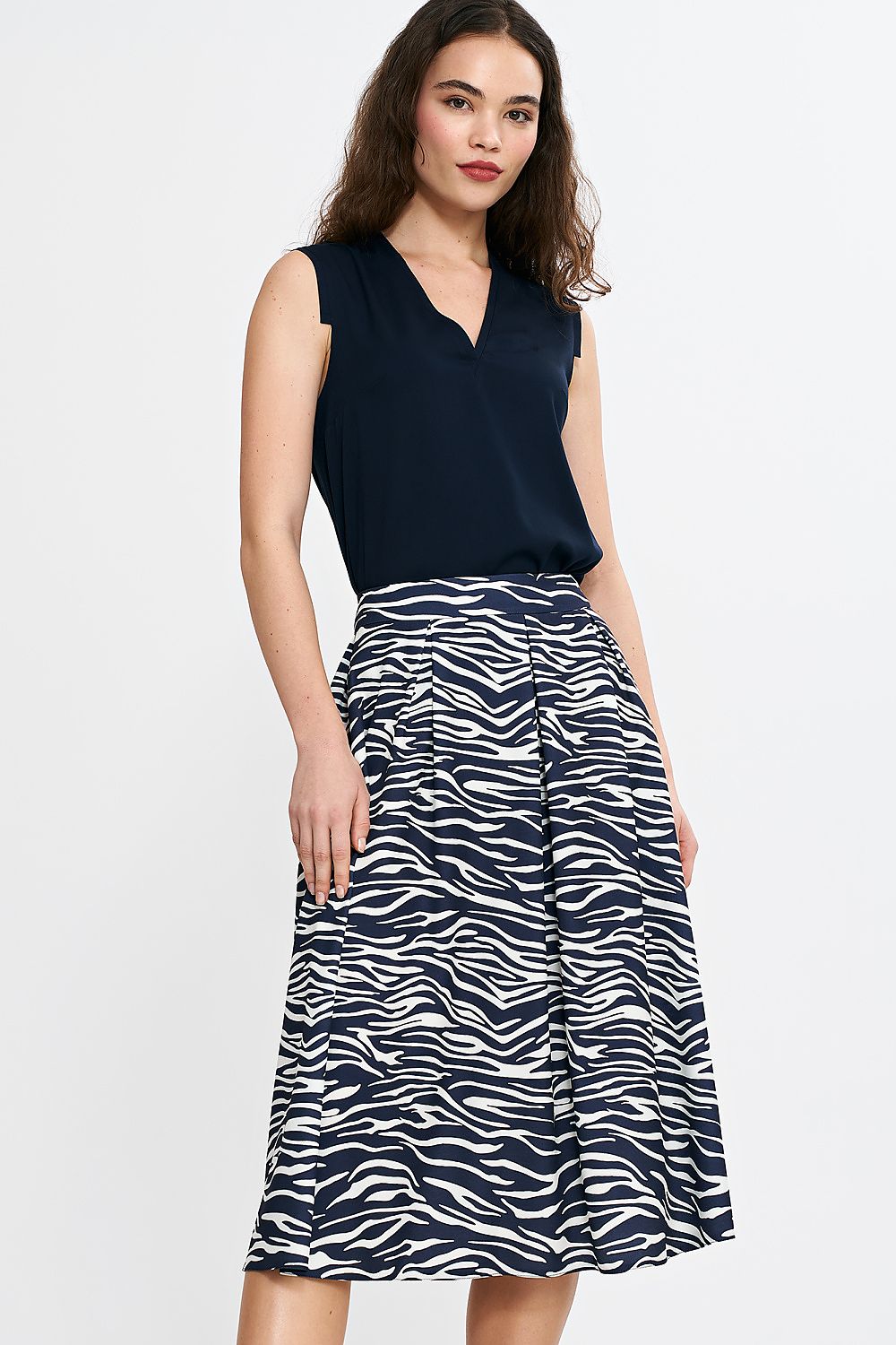  Spódnica midi z zakładkami SP83 Wzór Zebra/Navy - Nife 