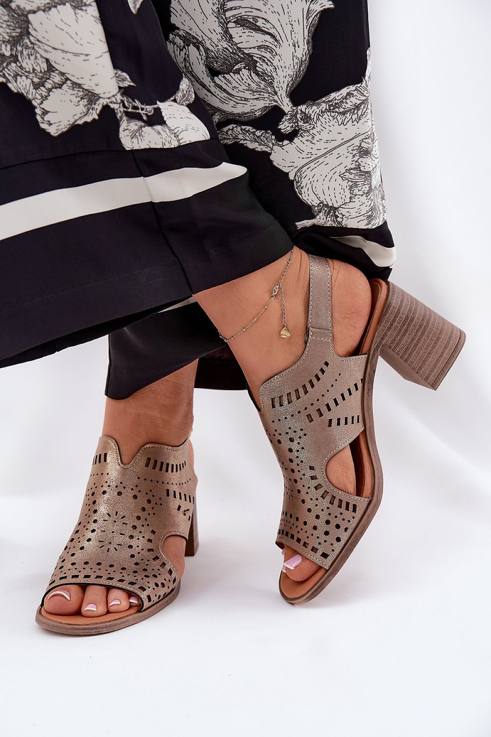  Sandały Model Tosine RMR24125-1 Gold - Step in style 