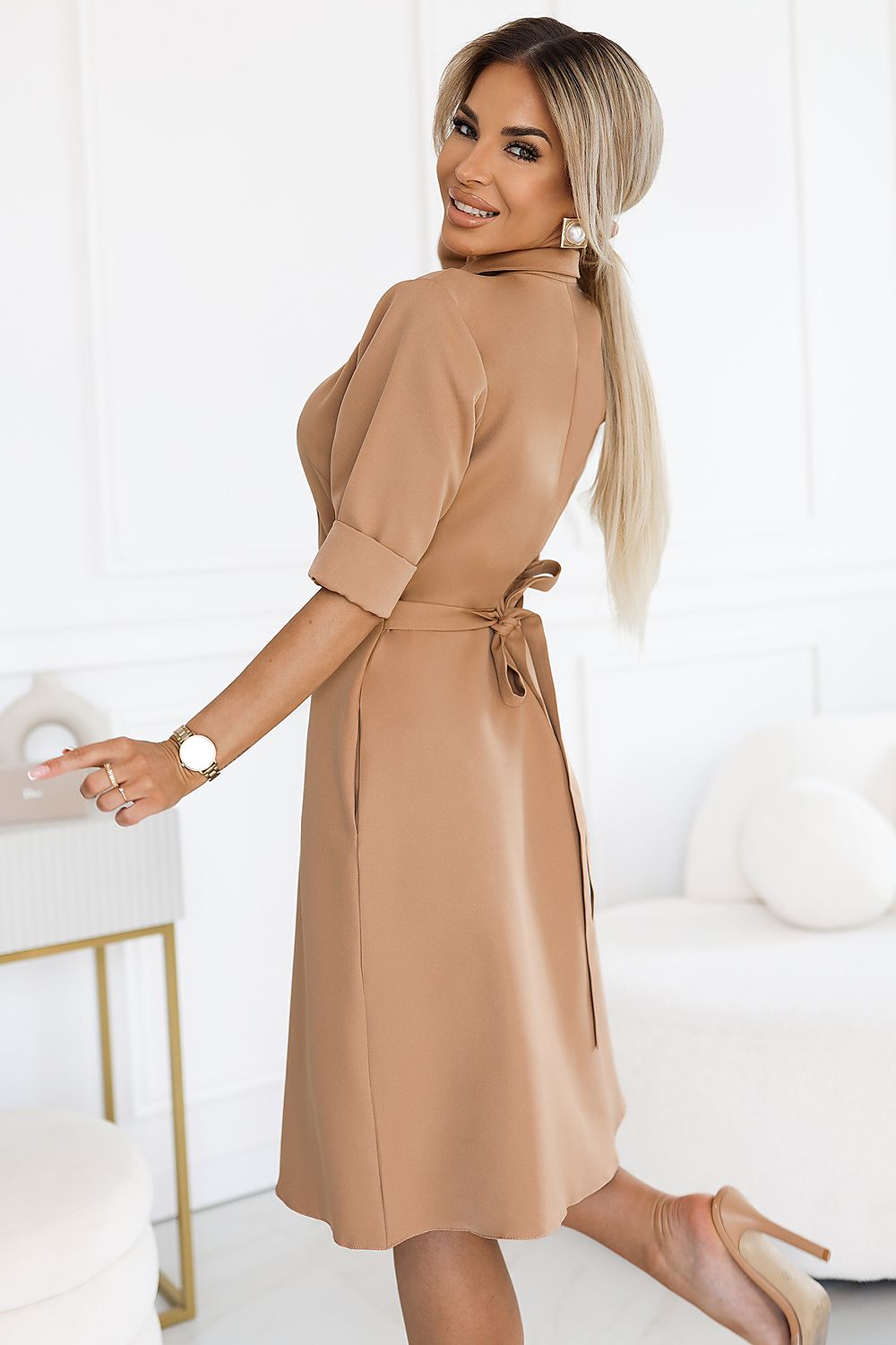  Sukienka Model Sandy 286-8 Mocha Mousse - Numoco 