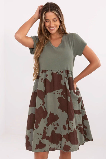  Sukienka Model DHJ-SK-253701.80 Khaki - Italy Moda 