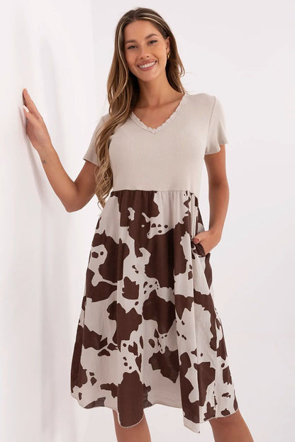  Sukienka Model DHJ-SK-253701.80 Beige - Italy Moda 