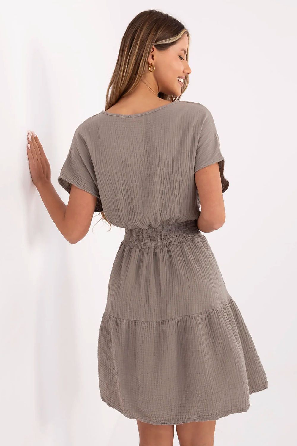  Sukienka Model MI-SK-92160.00 Dark Beige - Italy Moda 