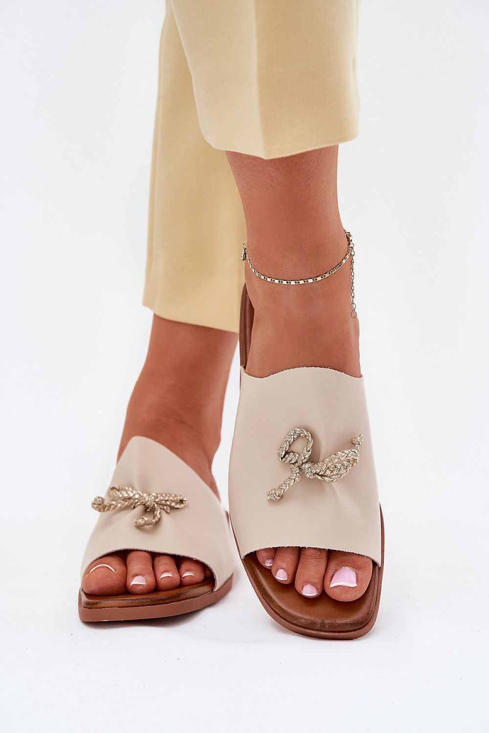  Sandał Klapki Model Norela 25SD35-8781 Beige - Step in style 