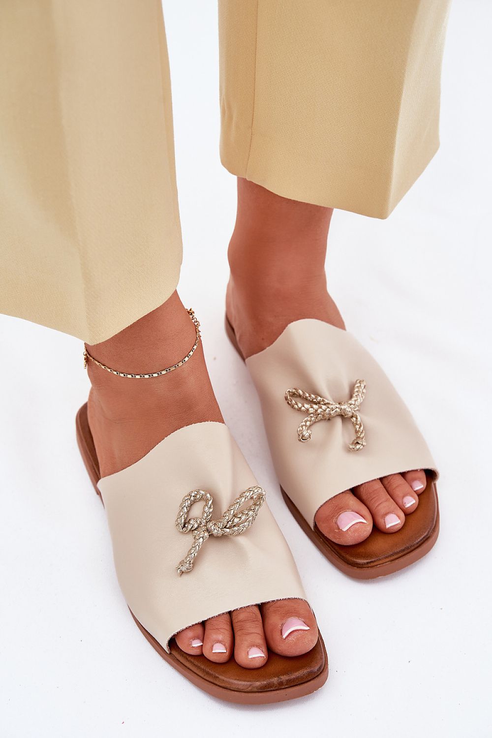  Sandał Klapki Model Norela 25SD35-8781 Beige - Step in style 