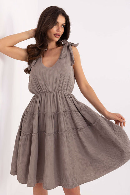  Sukienka Model MI-SK-92179.14 Dark Beige - Italy Moda 