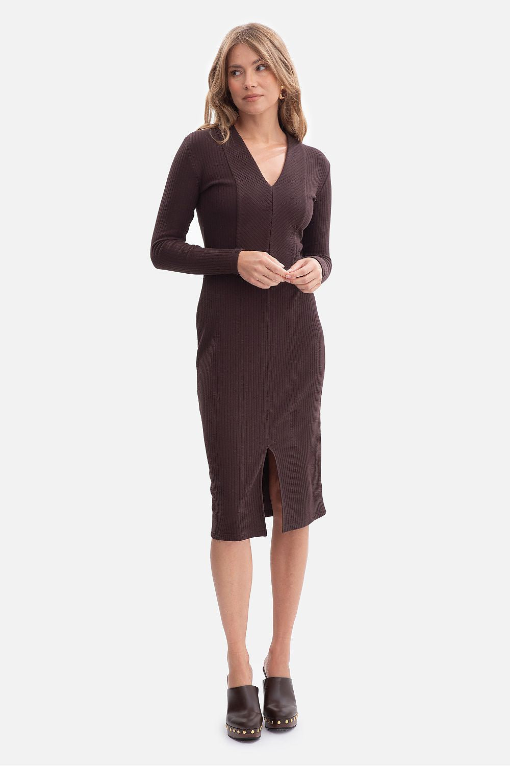  Sukienka Model B307 Gorzka Czekolada - BeWear 