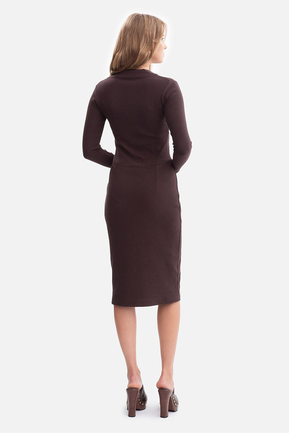  Sukienka Model B307 Gorzka Czekolada - BeWear 