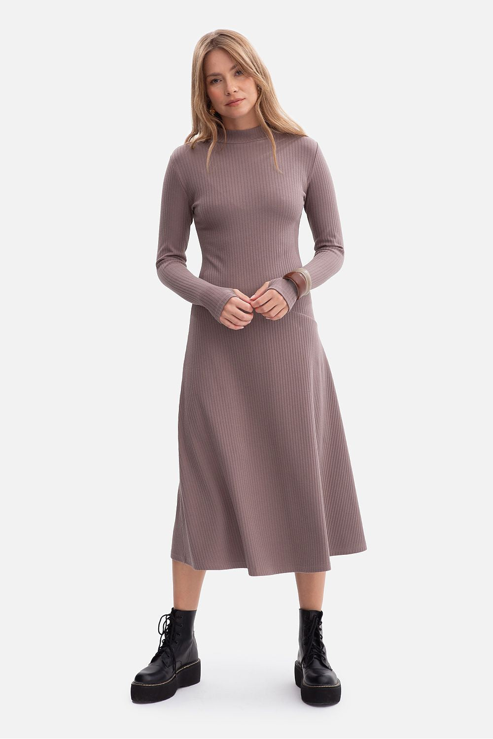  Sukienka Model B299 Cacao - BeWear 