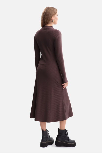  Sukienka Model B299 Czekolada - BeWear 