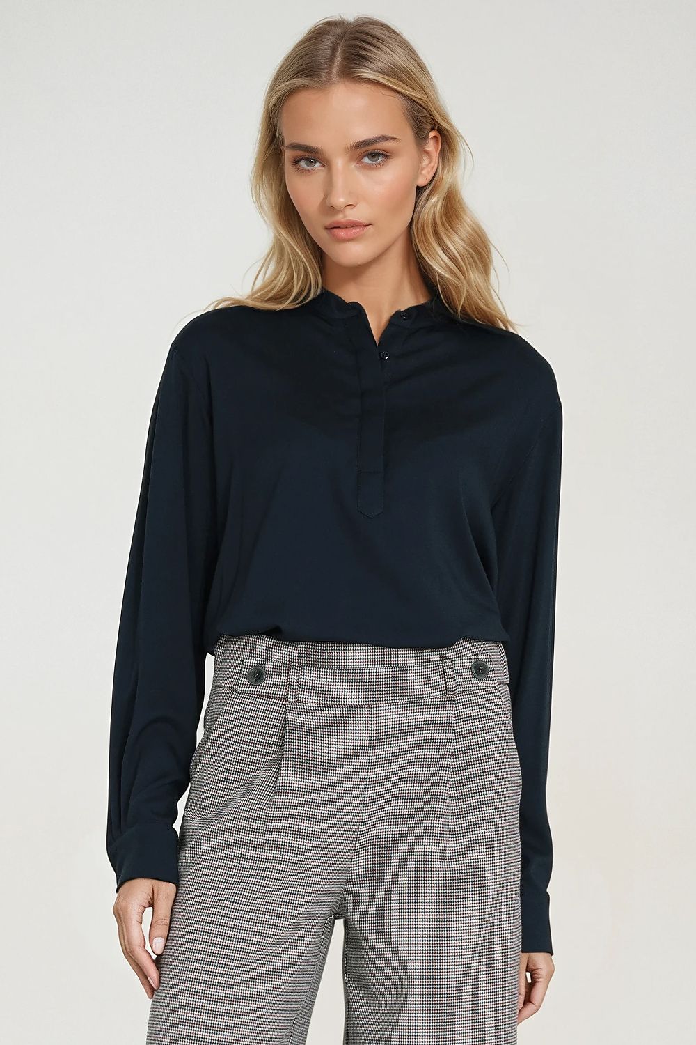   Wiskozowa bluzka polo ze stójką B194 Navy - Nife 