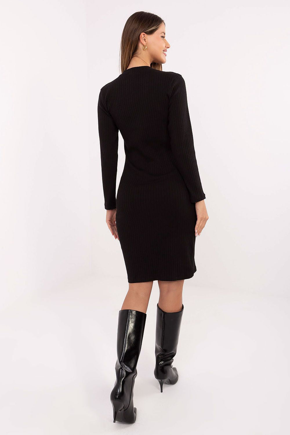  Sukienka Model RV-SK-A1049.99 Black - Rue Paris 