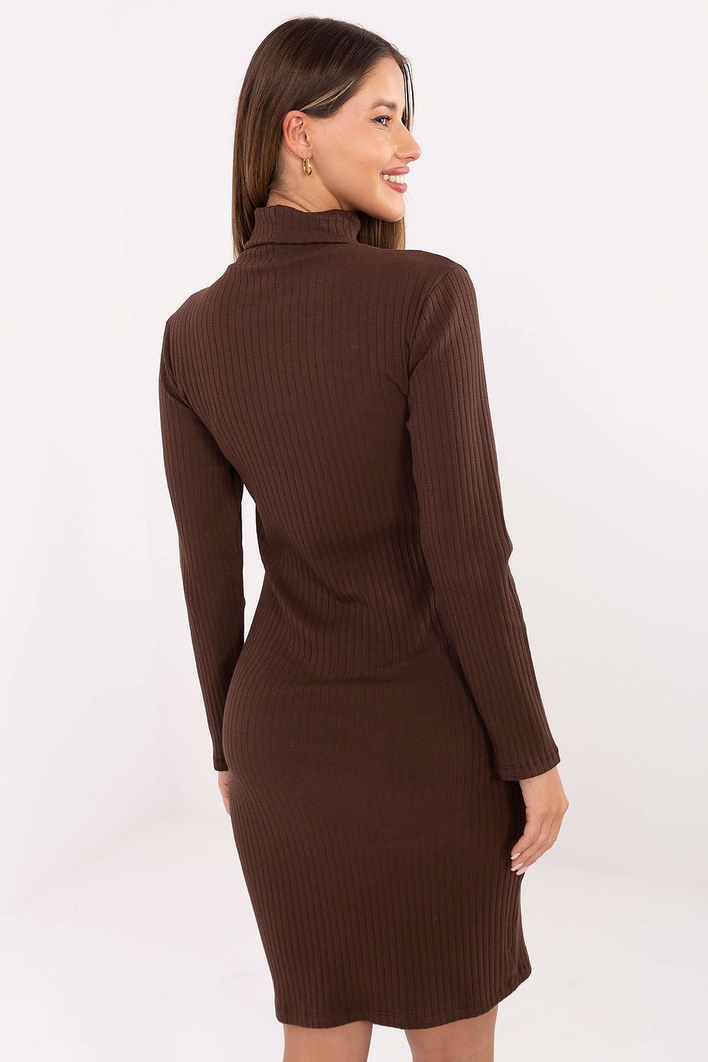  Sukienka Model RV-SK-A1048.83 Dark Brown - Rue Paris 