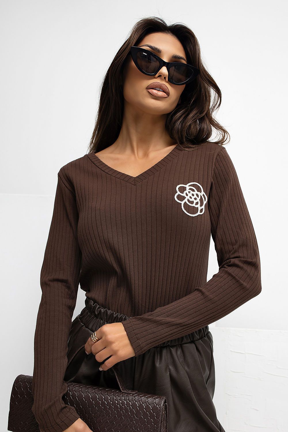   Bluzka Model RV-BZ-A1057.15P Dark Brown - Rue Paris 