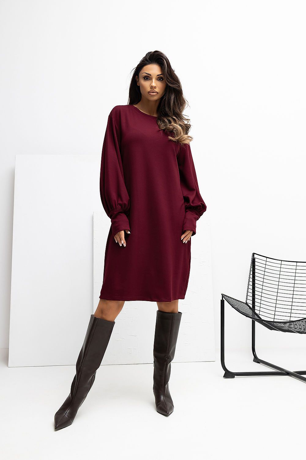  Sukienka Model RV-SK-A1059.17 Bordo - Rue Paris 