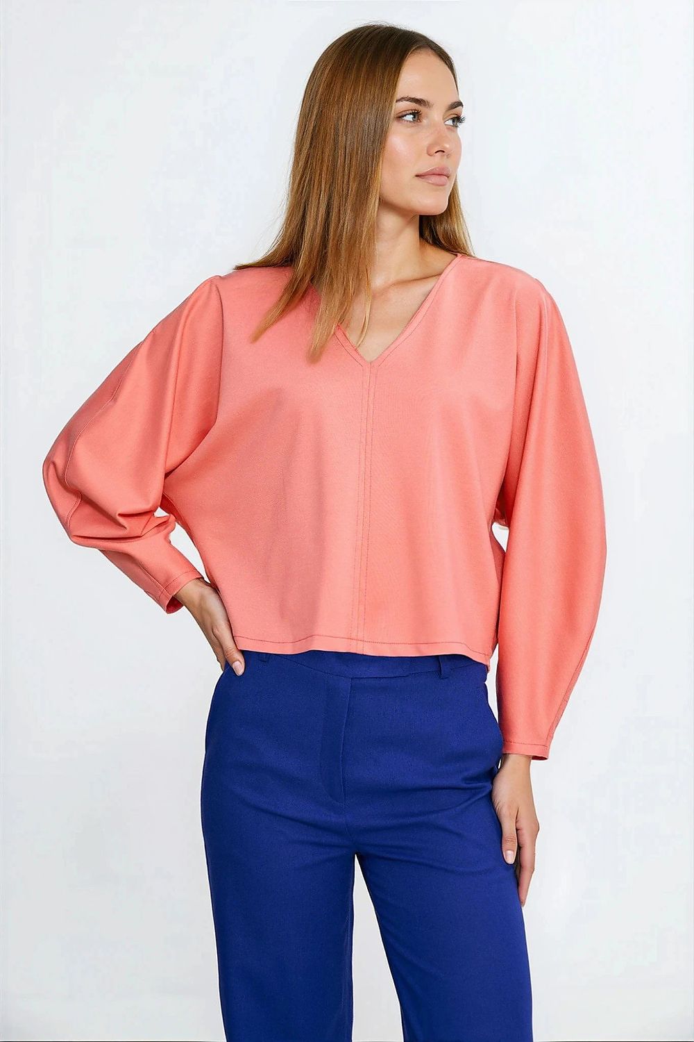   Bluzka oversize z balonowymi rękawami B214 Coral - Nife 