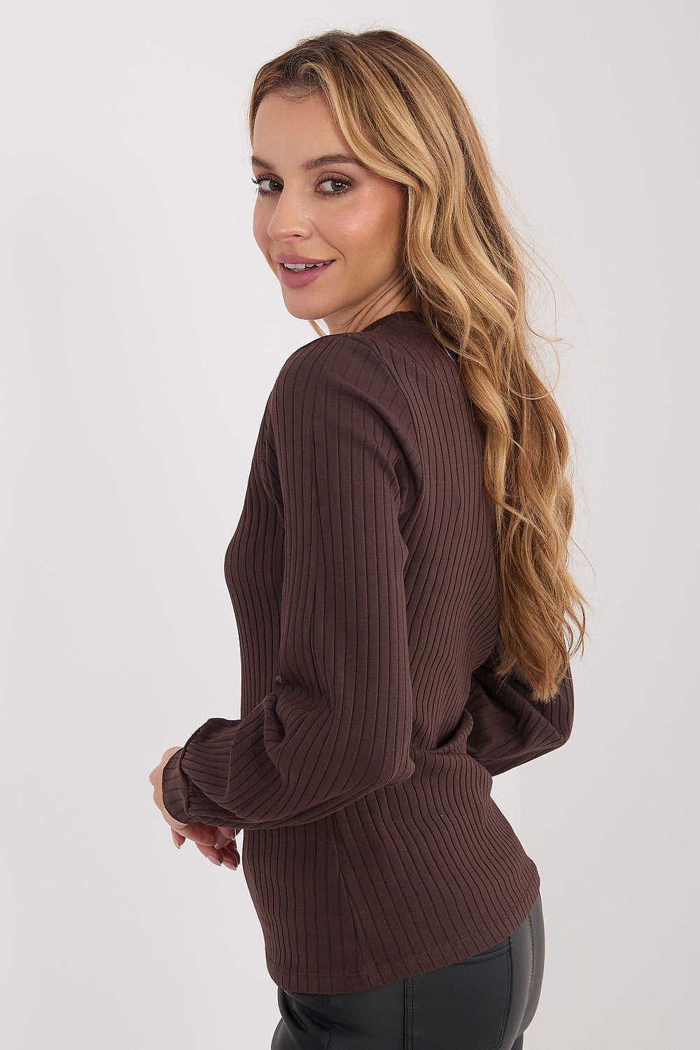   Bluzka Model RV-BZ-A1051.96 Dark Brown - Rue Paris 