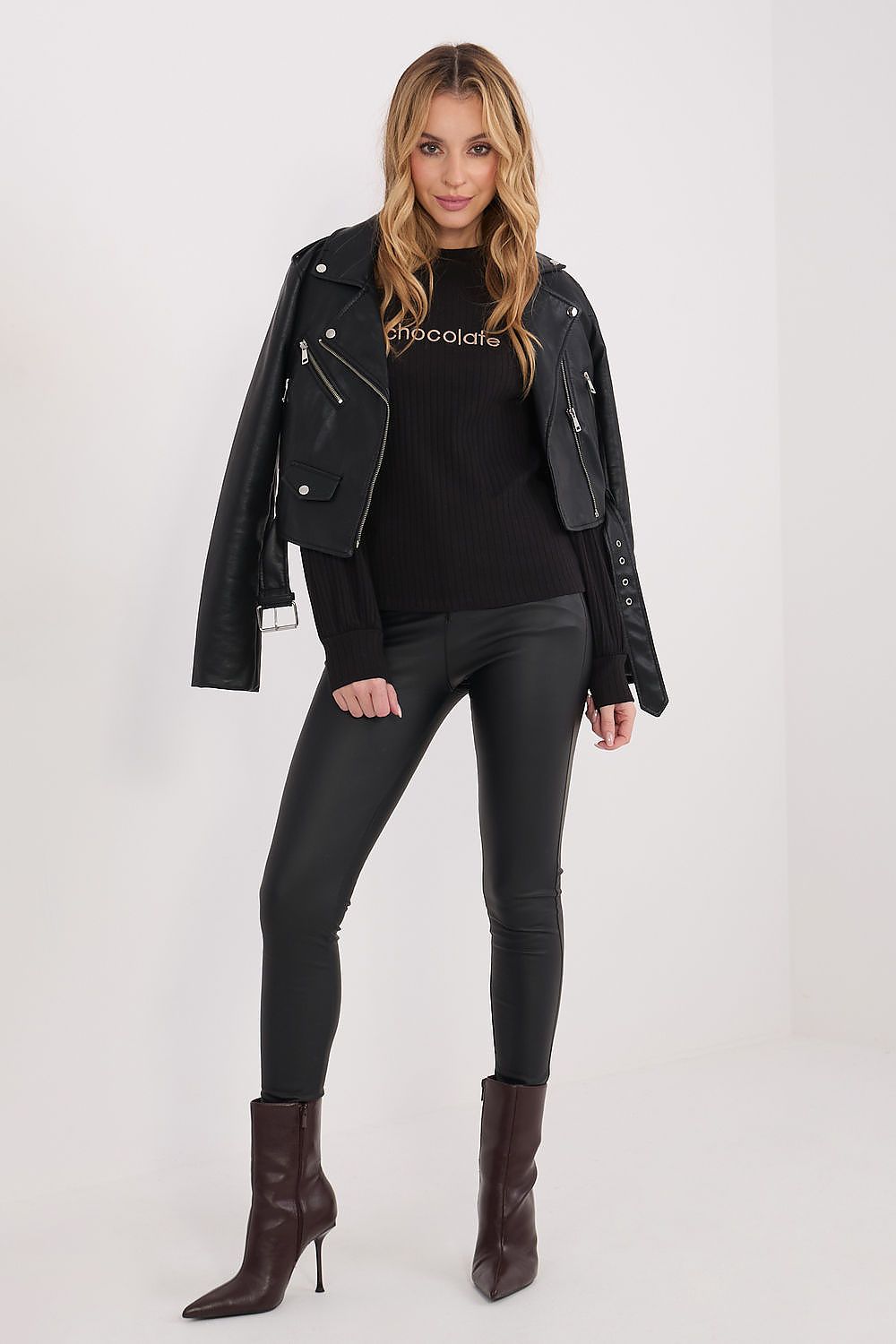   Bluzka Model RV-BZ-A1051.96 Black - Rue Paris 