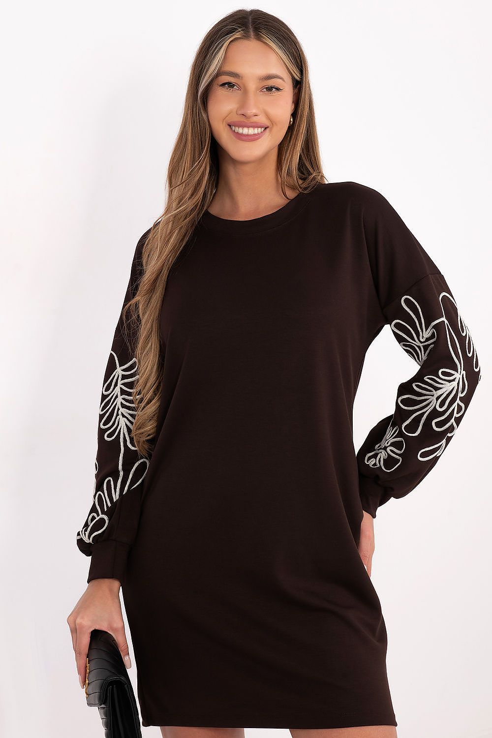  Sukienka Model RV-SK-A1064.95 Dark Brown - Rue Paris 