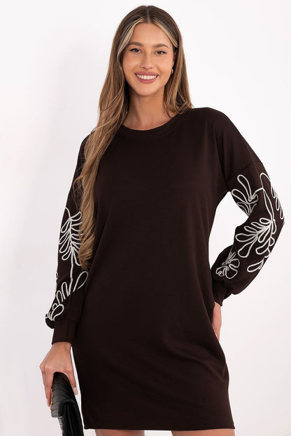  Sukienka Model RV-SK-A1064.95 Dark Brown - Rue Paris 