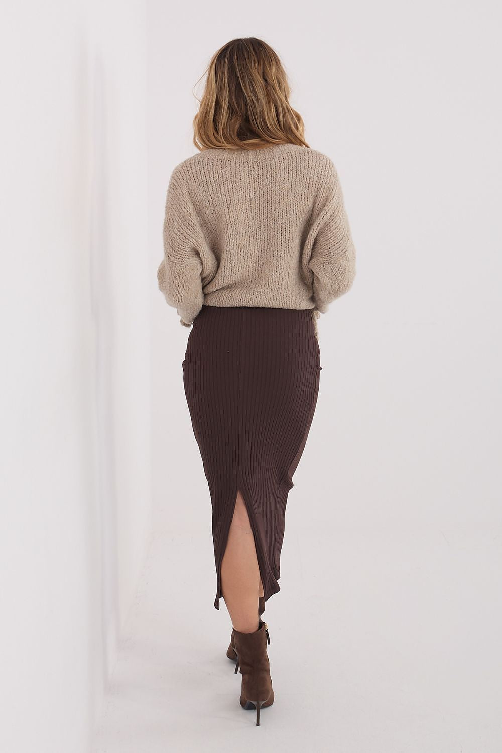  Spódnica Model RV-SD-A1067.84 Dark Brown - Rue Paris 