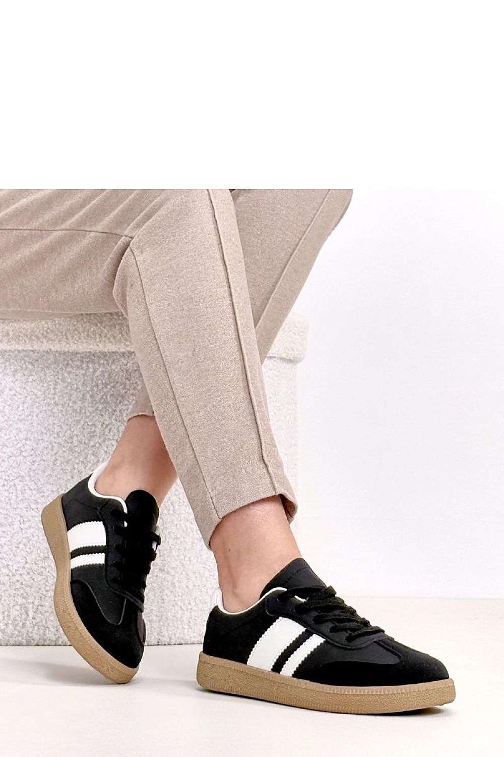   Buty Sportowe Model Therese 81200-2 Black - Solea 