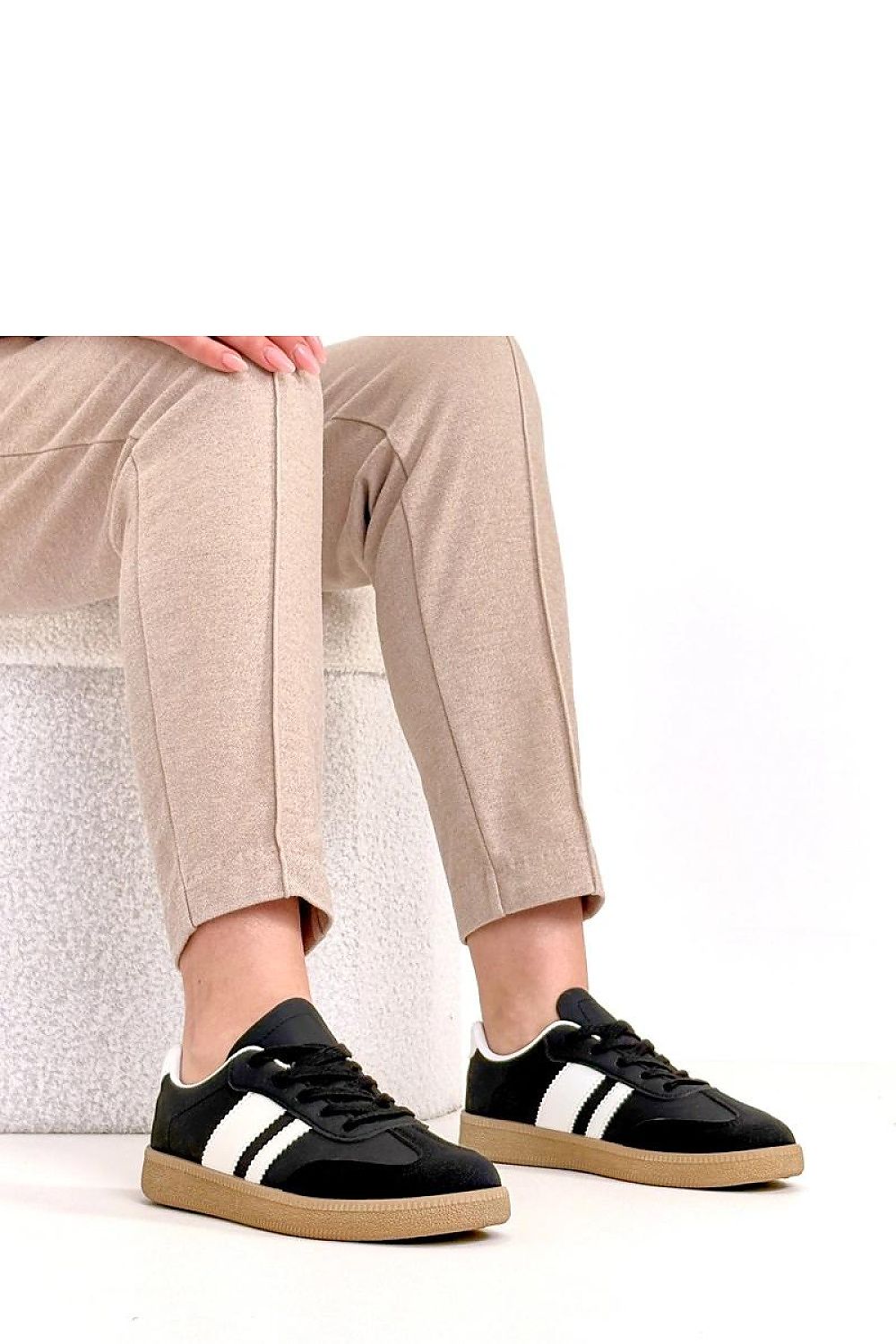  Buty Sportowe Model Therese 81200-2 Black - Solea 