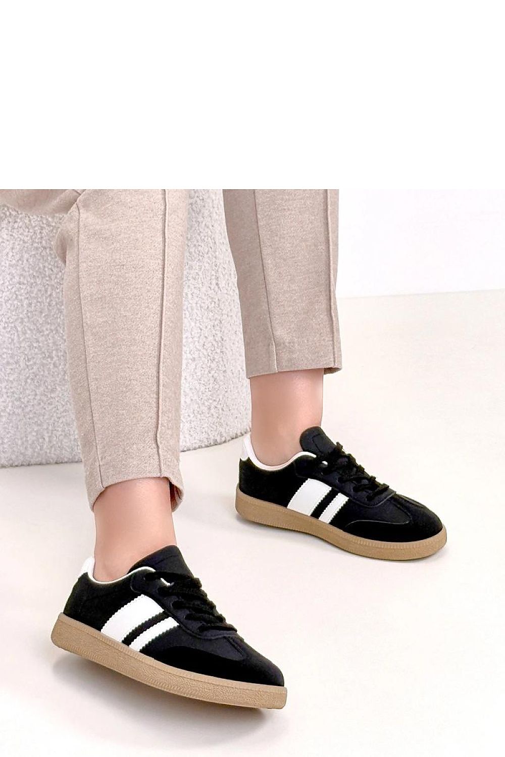   Buty Sportowe Model Therese 81200-2 Black - Solea 