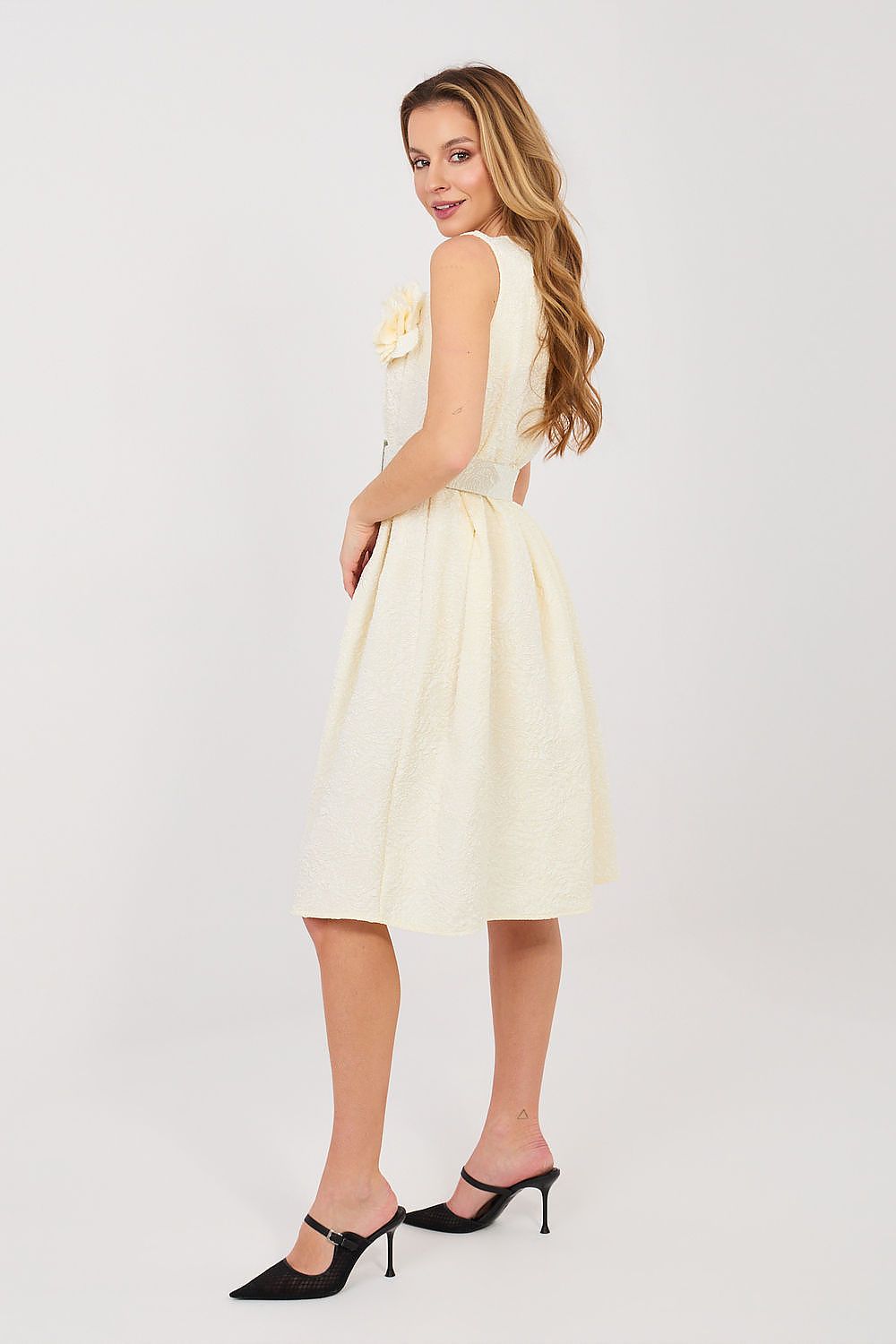   Sukienka Model IT-SK-21861.86 Ecru - Rue Paris 