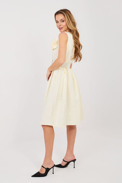   Sukienka Model IT-SK-21861.86 Ecru - Rue Paris 