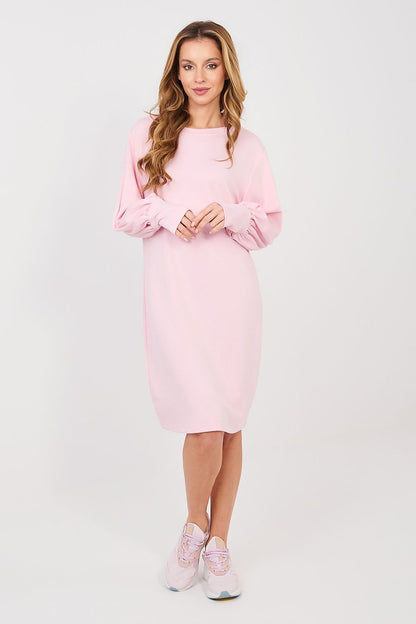  Sukienka Model RV-SK-A1059.17 Light Pink - Rue Paris 