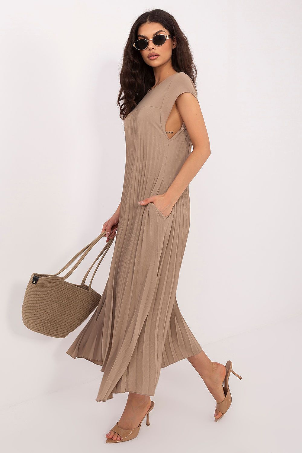  Sukienka Model IT-SK-19552.71 Dark Beige - Rue Paris 