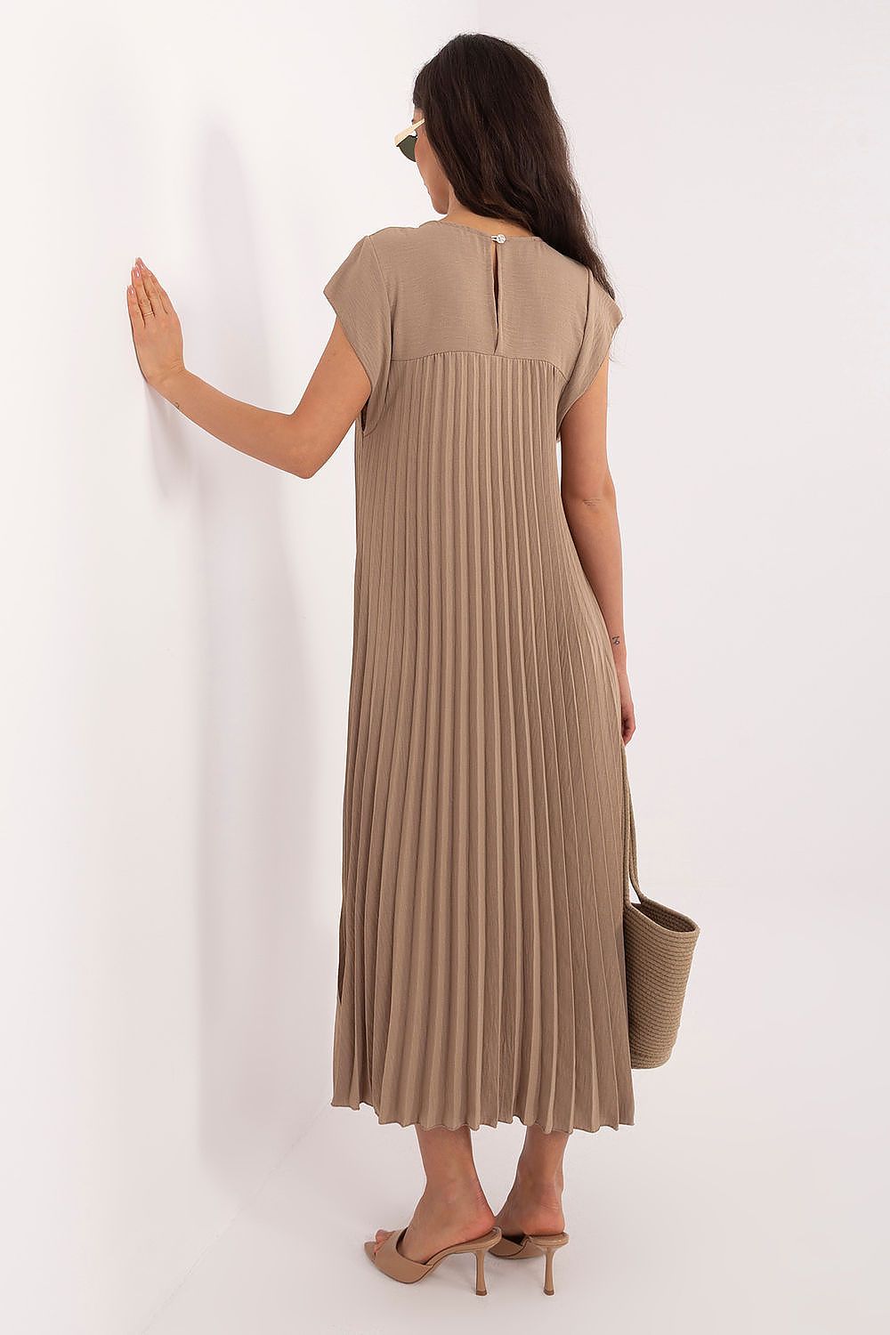  Sukienka Model IT-SK-19552.71 Dark Beige - Rue Paris 
